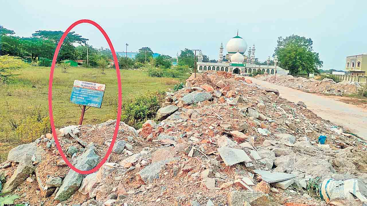 Dundigal | సర్కారు స్థలం అన్యాక్రాంతం.. పట్టించుకోని రెవెన్యూ అధికారులు