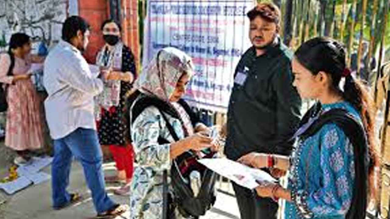 గ్రూప్-3కి 50% అభ్యర్థుల డుమ్మా