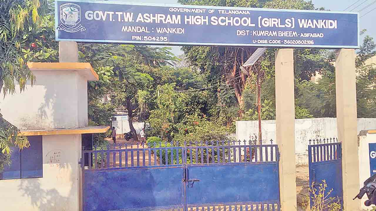 Gurukula Schools | ‘గురుకులం’ ఇంటిబాట… ఫుడ్పాయిజన్తో ఇండ్లకు విద్యార్థులు!