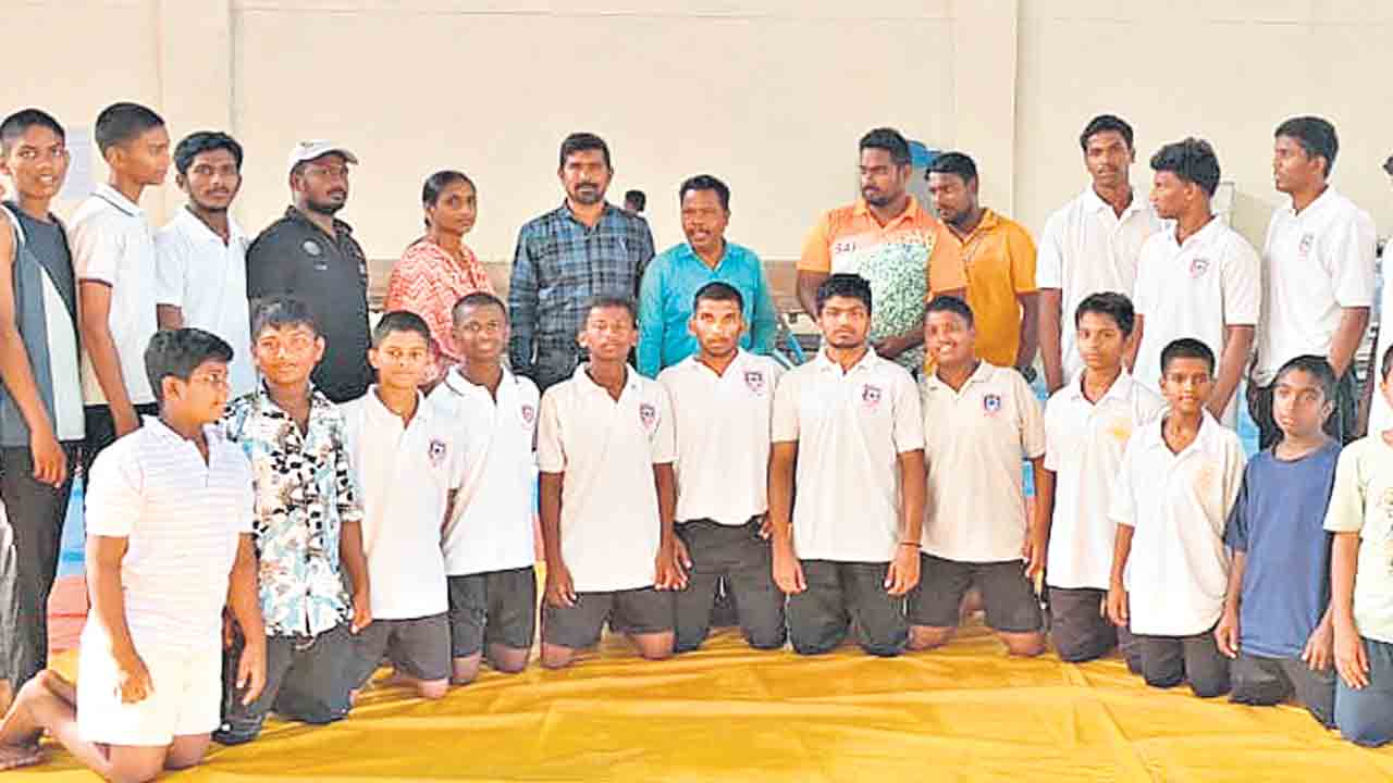 రాష్ట్ర స్థాయి రెజ్లింగ్కు గురుకుల విద్యార్థులు