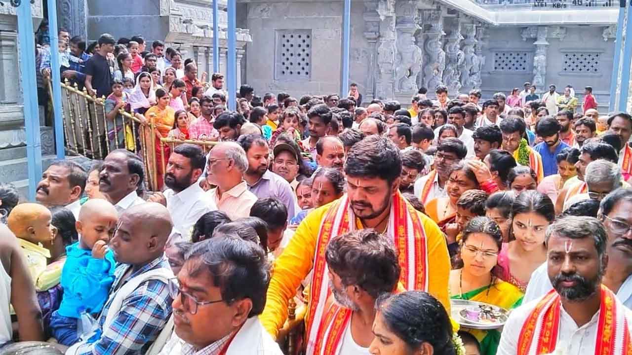 Yadagirigutta | యాదగిరిగుట్టలో భక్తుల రద్దీ.. ఉచిత దర్శనానికి 3 గంటల సమయం!