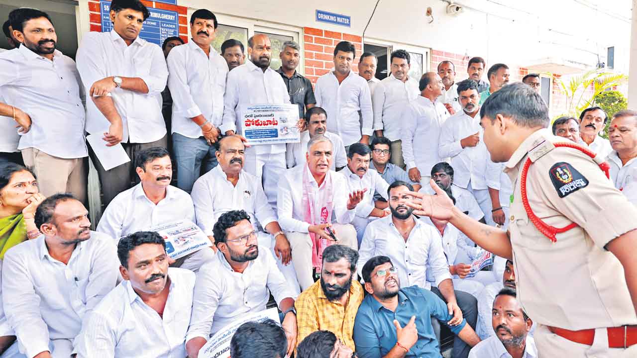 Congress Govt | పెండింగ్‌ బిల్లులకోసం సర్కార్‌పై పోరుబాట.. మాజీ సర్పంచ్‌లపై కాంగ్రెస్‌ సర్కార్‌ దమనకాండ