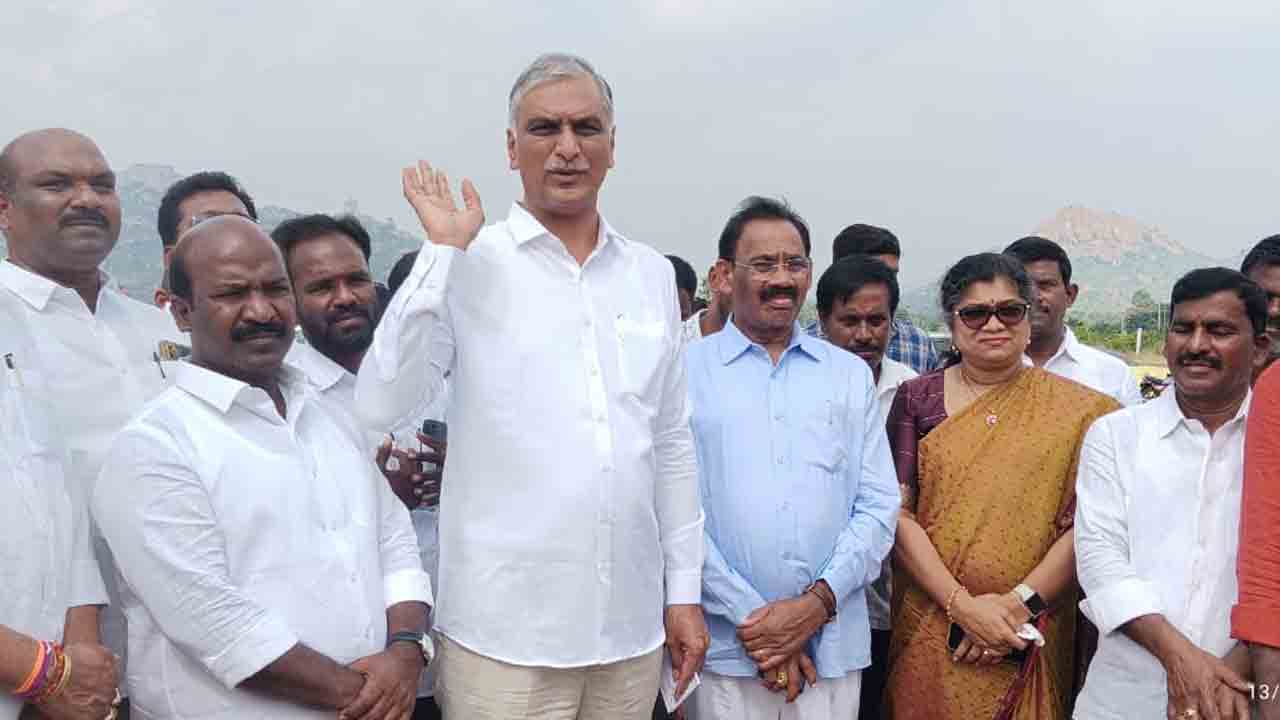 Harish Rao | రేవంత్ రెడ్డి నిర్లక్ష్యం వల్ల దళారుల పాలైన ధాన్యం.. మండిపడ్డ హరీశ్రావు