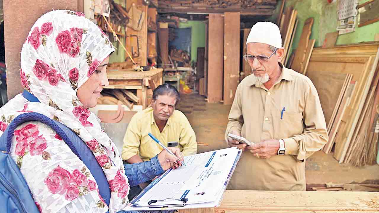 Samagra Kutumba Survey | ఇంటింటి సర్వేలో ఏదీ గోప్యత?.. సోషల్‌మీడియాలో ప్రత్యక్షమవుతున్న సర్వే ఫారాలు