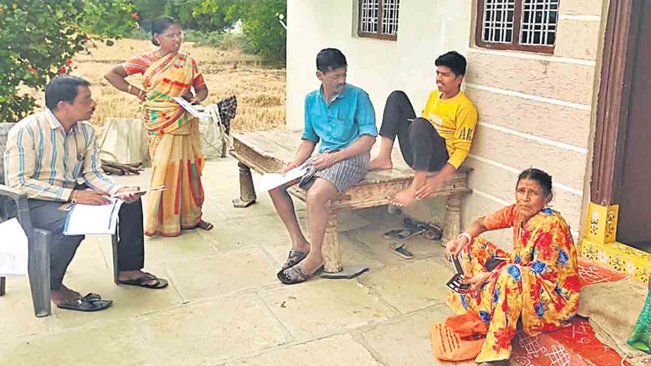 సంధిస్తున్న ప్రజానీకం..!