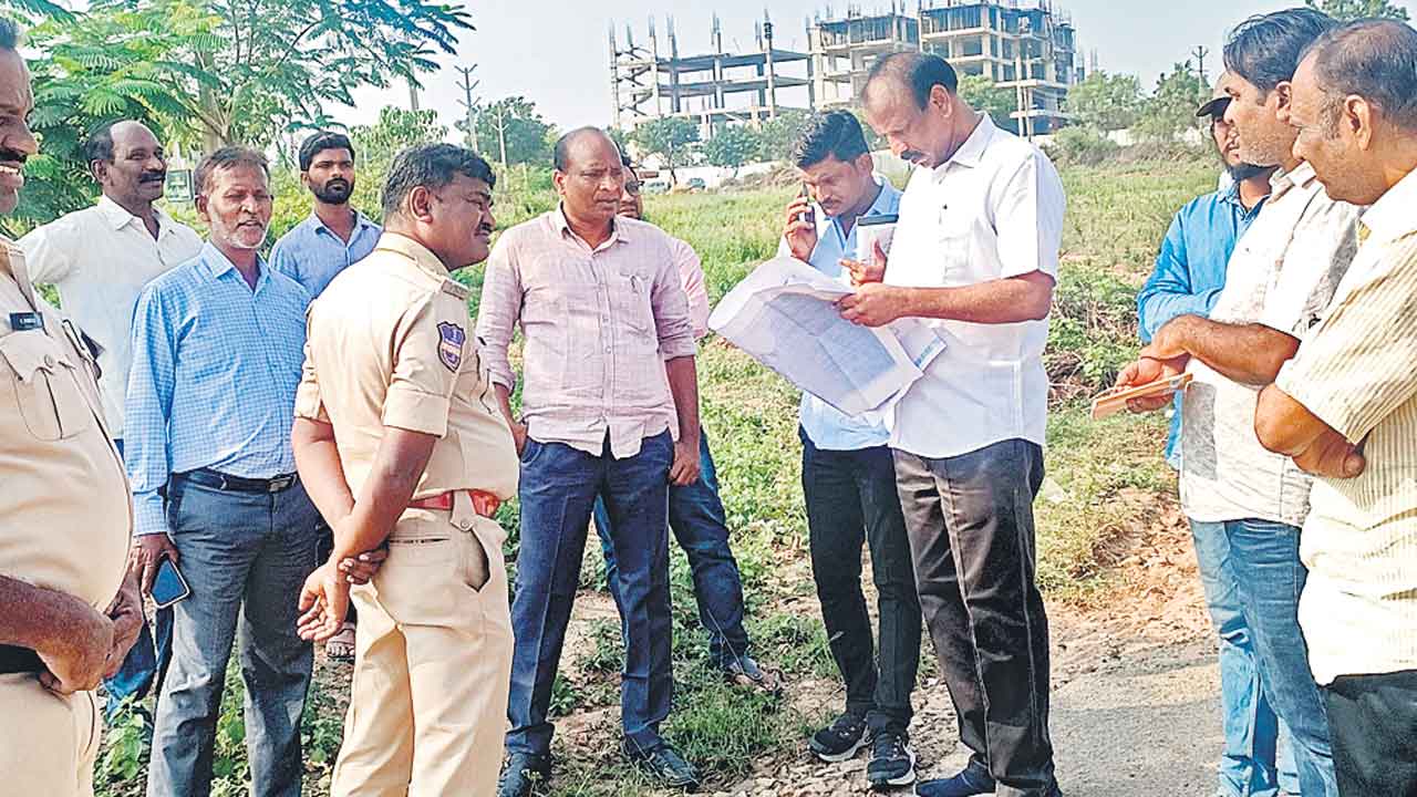 కబ్జాకు గురైన స్థలాలపై హైడ్రా సర్వే