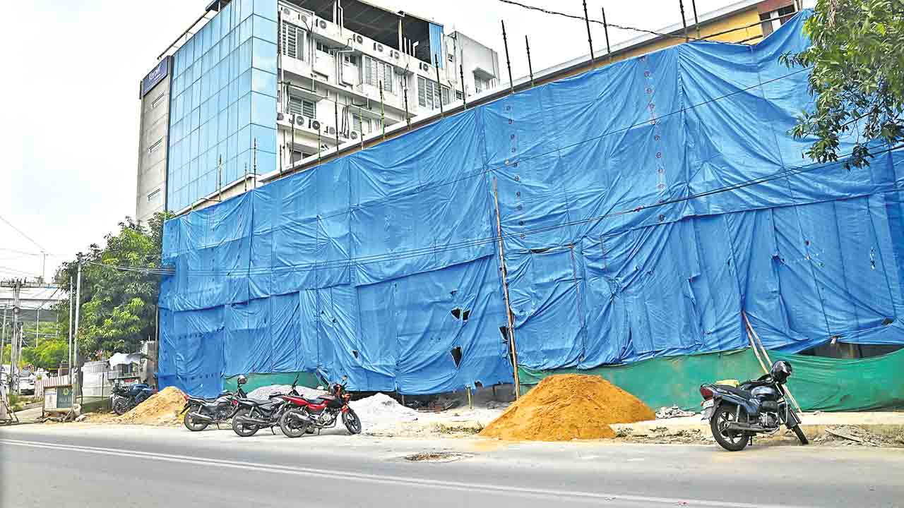 Hyderabad | అక్రమ నిర్మాణానికి బిగ్‌ బ్రదర్‌ అండ.. కూల్చివేతల జోలికి వెళ్లని జీహెచ్‌ఎంసీ!
