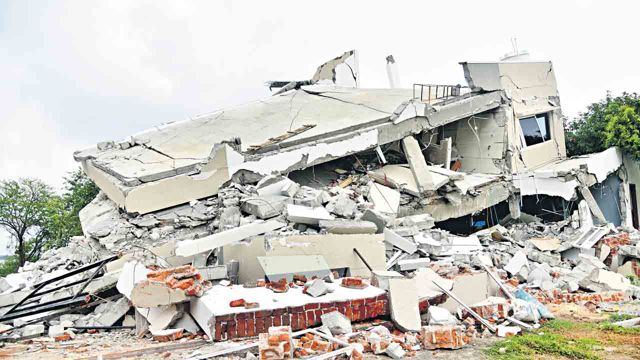 శిథిలాలను ఎలా తరలిద్దాం?