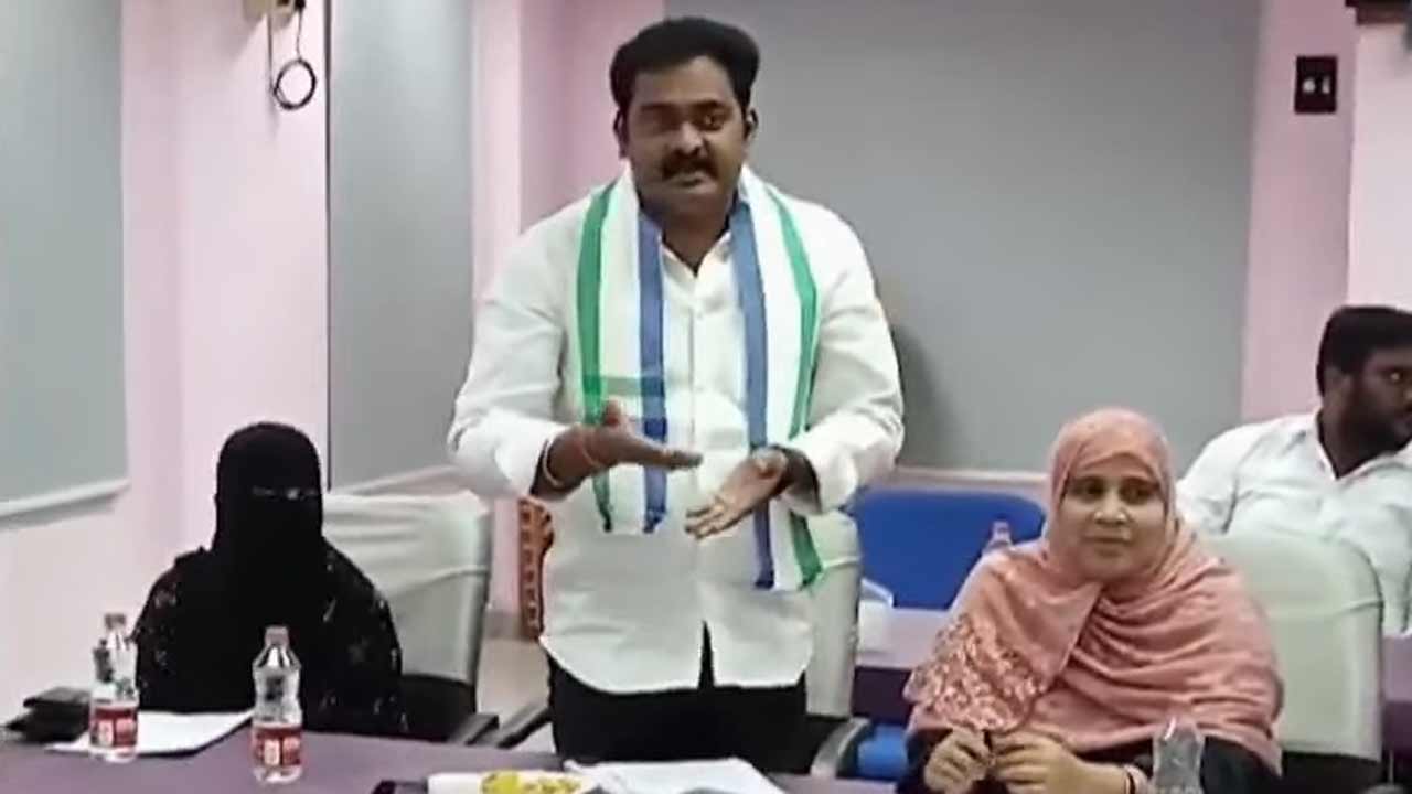 AP News | పవన్‌ కల్యాణ్‌ ఫొటో ఎందుకు పెట్టరు? జగ్గయ్యపేటలో టీడీపీని నిలదీసిన వైసీపీ కౌన్సిలర్‌!