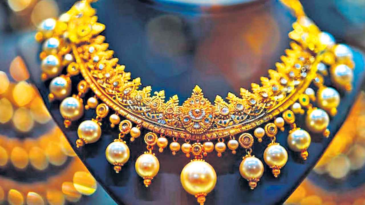 Artificial Intelligence | మగువల మనసు దోచేలా.. ఏఐ చెక్కిన నగలు