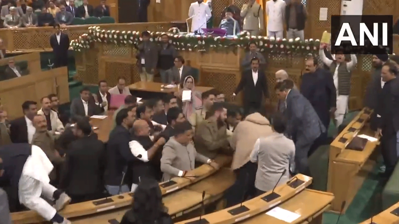J&K Assembly:  జ‌మ్మూక‌శ్మీర్ అసెంబ్లీలో గంద‌ర‌గోళం.. అధికార‌, ప్ర‌తిక్షాల మ‌ధ్య వాగ్వాదం.. వీడియో