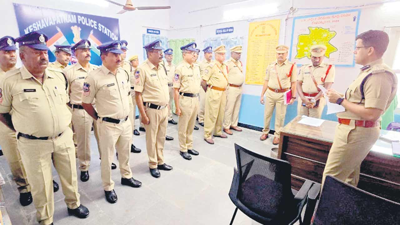 రౌడీషీటర్లపై నిఘా పెట్టాలి