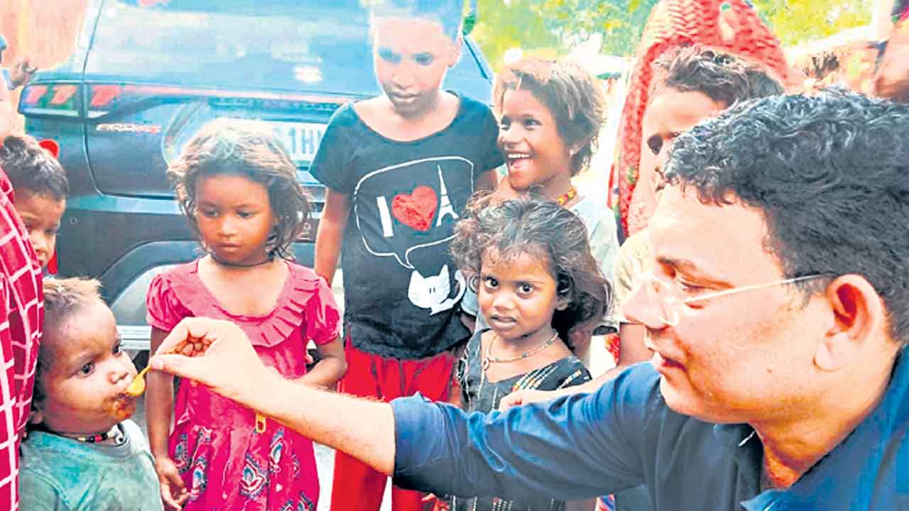 బాపూజీ బాటలో… కుష్ఠు రోగుల సేవలో