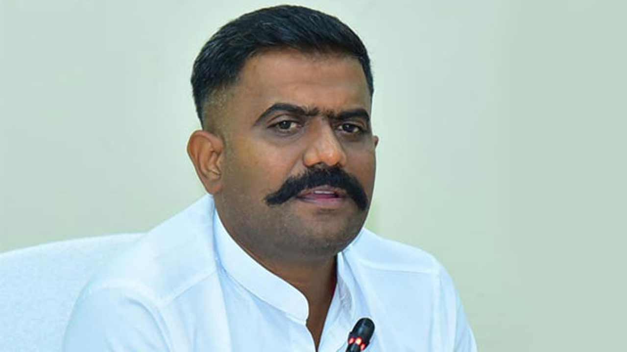 AP News | ధర్మవరం మాజీ ఎమ్మెల్యే కేతిరెడ్డికి షాక్‌.. తమ్ముడి భార్యకు నోటీసులిచ్చిన ప్రభుత్వం