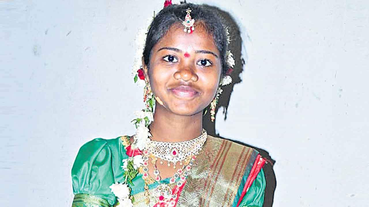 పులి దాడిలో యువతి మృతి