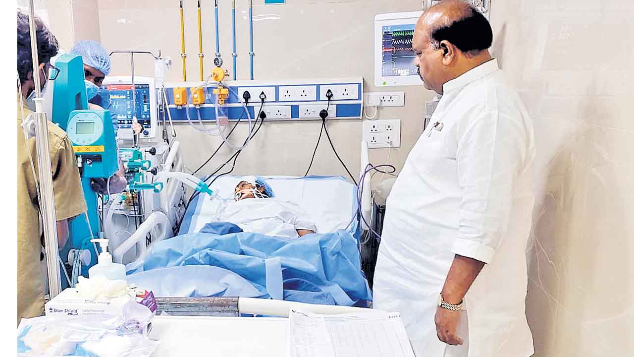 వెంటిలేటర్‌పైనే గురుకుల విద్యార్థిని