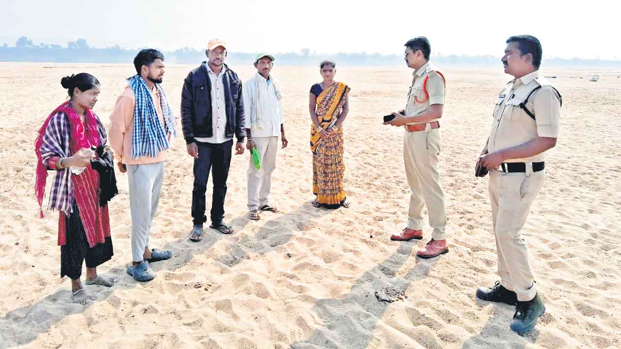 సరిహద్దులో పోలీసుల తనిఖీలు