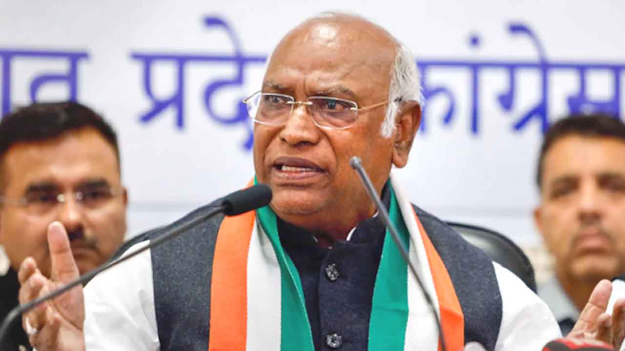 Mallikarjun Kharge | గ్యారెంటీలతో రాష్ర్టాలు దివాలానే.. అనాలోచిత హామీలతో భవిష్యత్తు తరాలకు నష్టం: మల్లికార్జున ఖర్గే