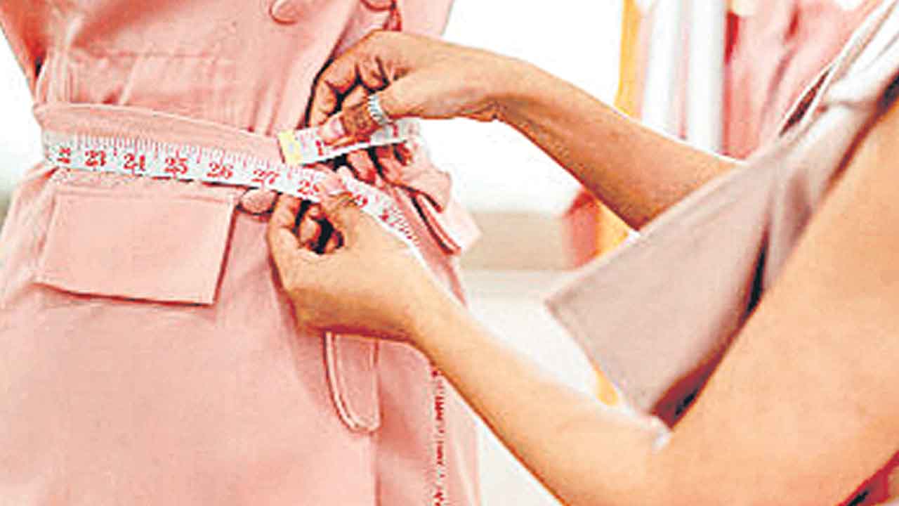 Women’s Commission | పురుష టైలర్లు మహిళల కొలతలు తీయొద్దు.. మహిళా కమిషన్ ప్రతిపాదన