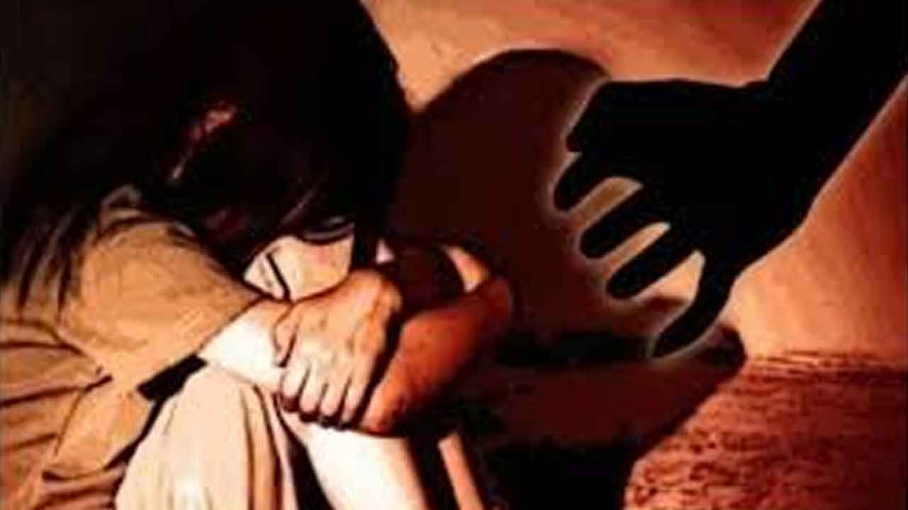 బాలికపై గ్యాంగ్‌రేప్‌