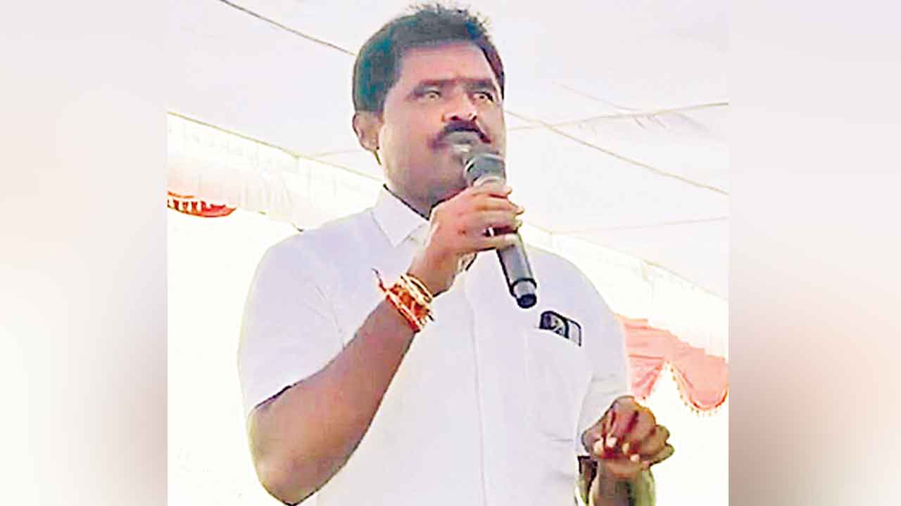 Telangana | వడ్లు కొంటలేరు.. 500 బోనస్‌ వస్తలేదు.. ఎమ్మెల్యేల ముందే కాంగ్రెస్‌ నేతల ఆవేదన