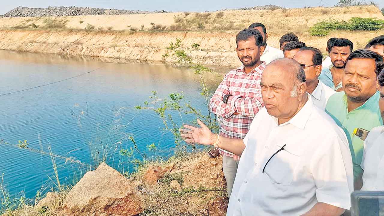 కండ్లప్పగించి చూస్తున్న సర్కార్‌