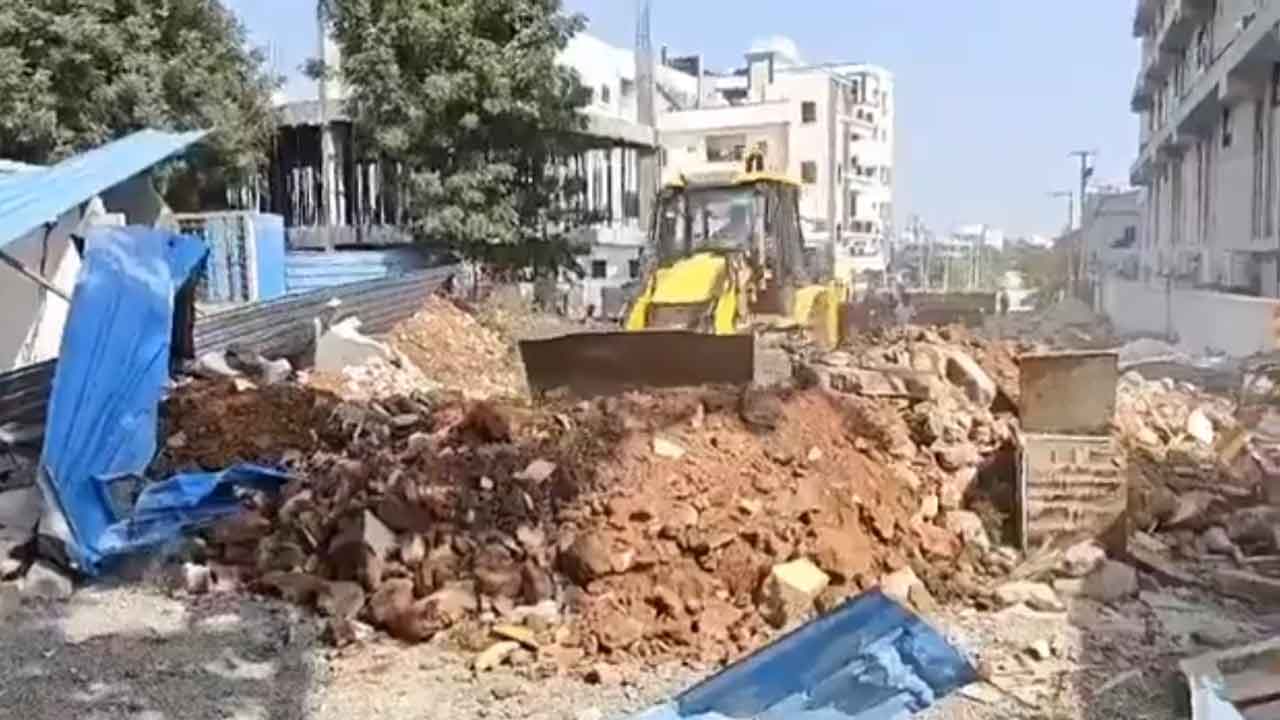 Hydraa | నాగారంలో కొనసాగుతున్న హైడ్రా కూల్చివేతలు