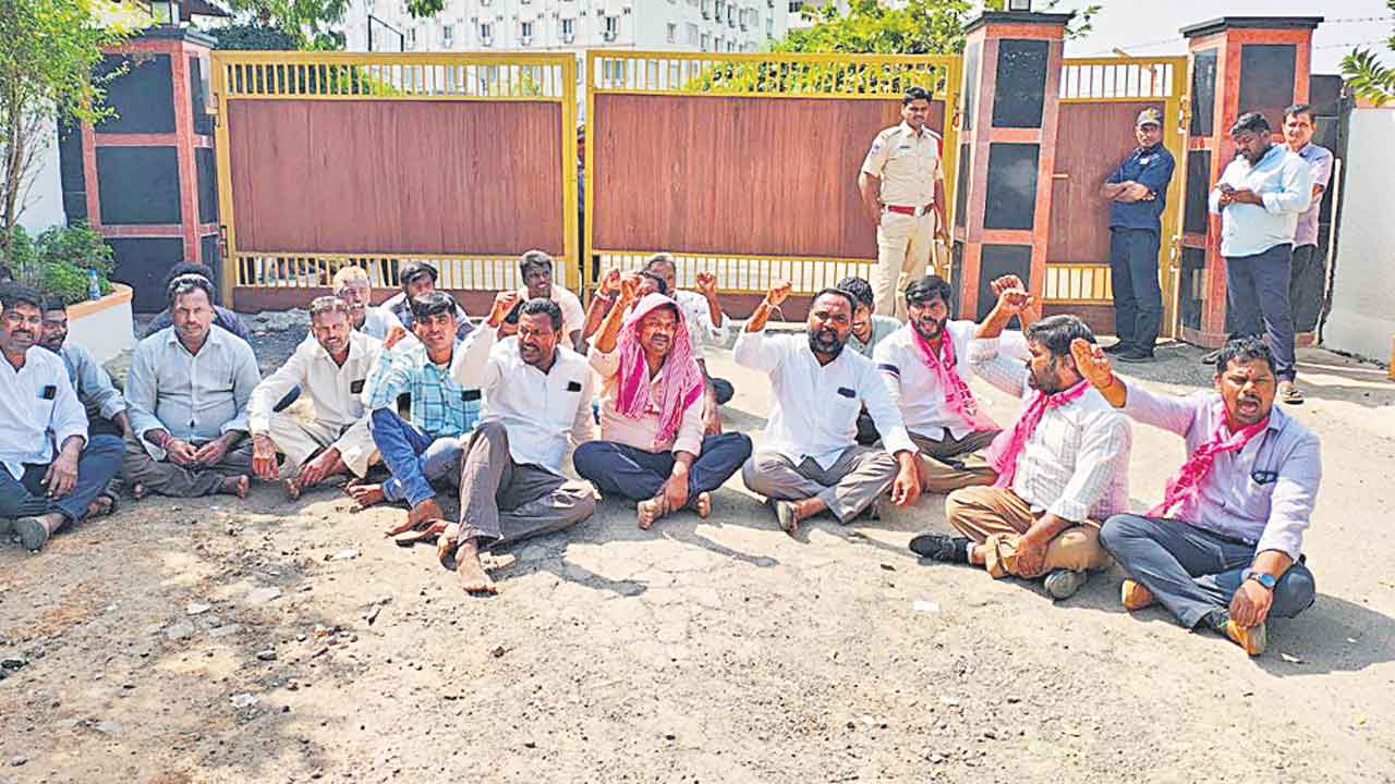 విద్యార్థి కుటుంబానికి న్యాయం చేయాలి