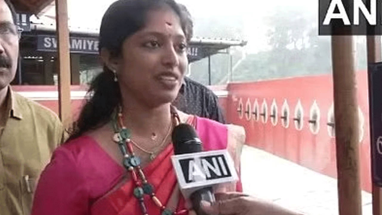 Navya Haridas: మ‌నీ, లిక్క‌ర్ ఇచ్చి ఓట‌ర్ల‌ను ఆక‌ర్షిస్తున్న కాంగ్రెస్: వ‌య‌నాడ్ బీజేపీ అభ్య‌ర్థి