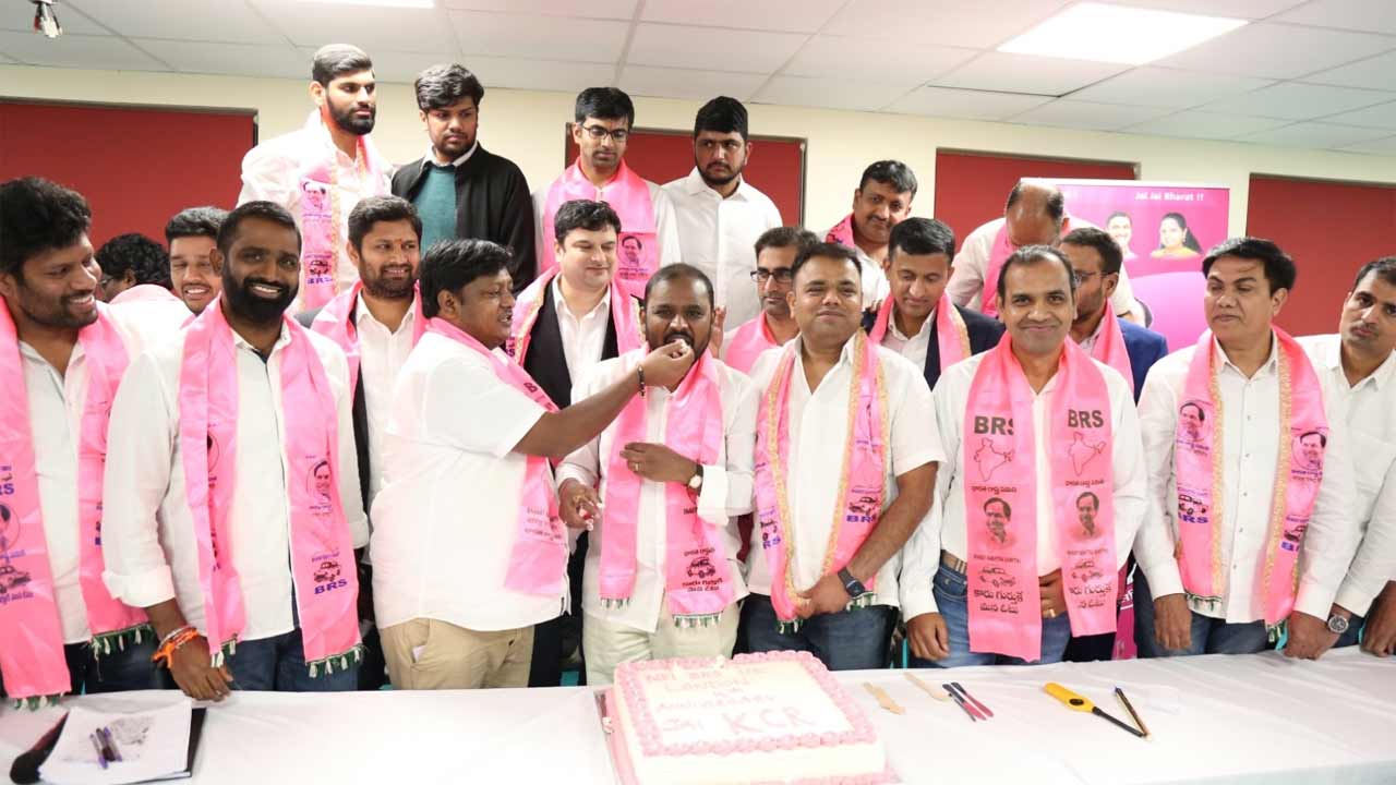 London | లండన్‌లో ఘనంగా ఎన్నారై బీఆర్‌ఎస్‌ యూకే కార్యవర్గ సమావేశం