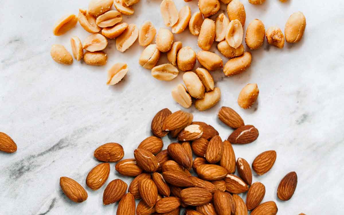 Peanuts Vs Almonds | బాదంపప్పు, పల్లీలు.. రెండింటిలో ఏవి తినాలి..?