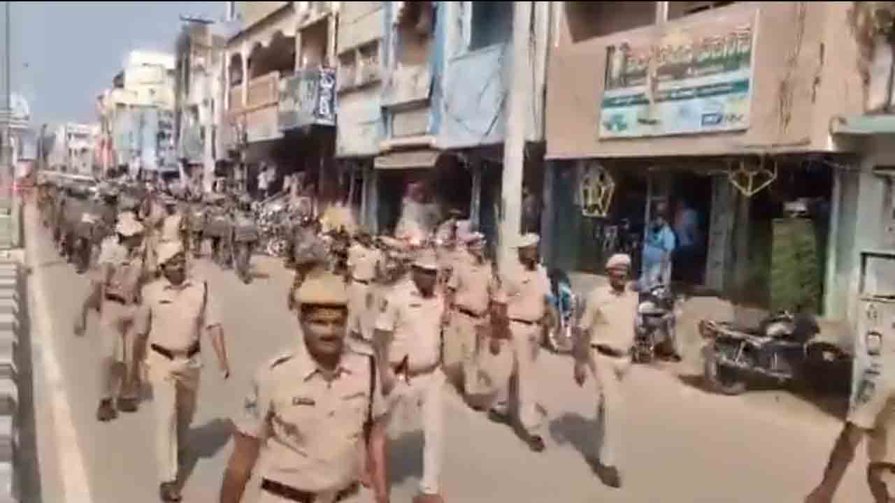 KTR | మానుకోట‌లో ఏం జ‌రుగుతోంది..? పోలీసుల క‌వాతుపై మండిప‌డ్డ కేటీఆర్