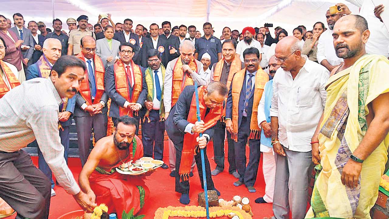 కేసుల పెండెన్సీ తగ్గించాలి