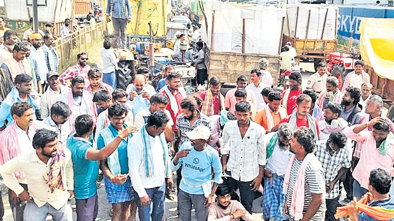 ధాన్యానికి ధర కోసం ధర్నా