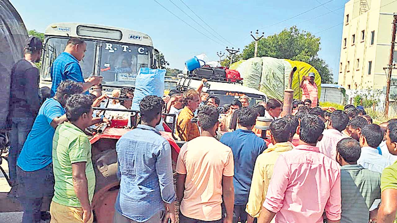 పత్తిని కొనుగోలు చేయాలి