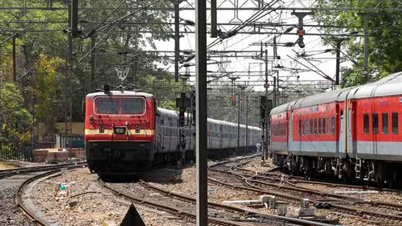Indian Railway | కంపు కొట్టే టాయ్‌లెట్‌.. రైల్వేకు 30 వేలు జరిమానా