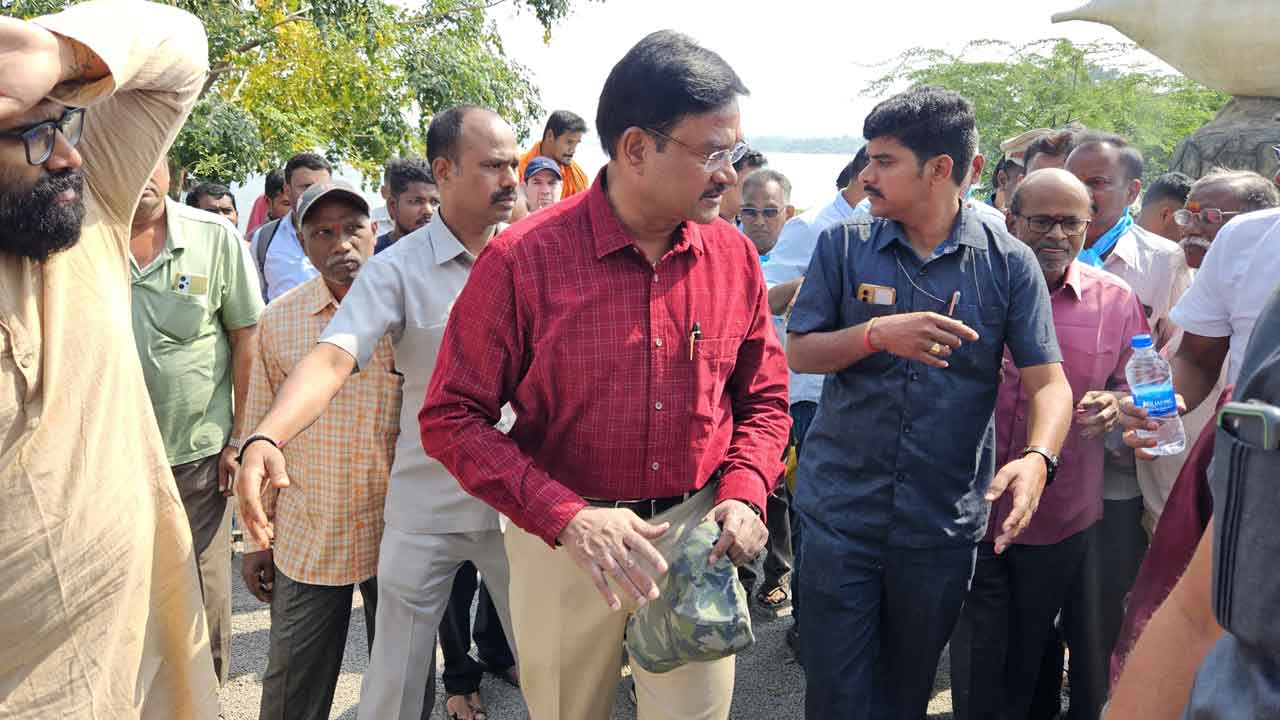 Hydraa | పెద్ద చెరువును పరిశీలించిన హైడ్రా కమిషనర్ రంగనాథ్