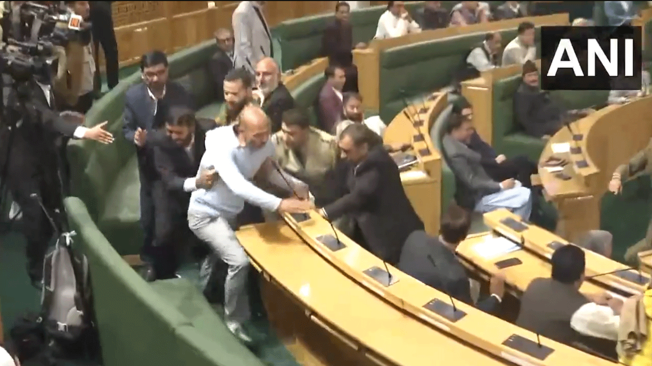 Article 370: అసెంబ్లీలో ర‌చ్చ‌రచ్చ‌.. ఖుర్షీద్‌ను ఈడ్చుకెళ్లిన మార్ష‌ల్స్‌.. వీడియో