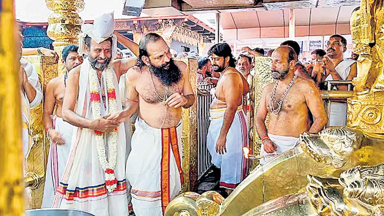 తెరుచుకున్న శబరిమల ఆలయం