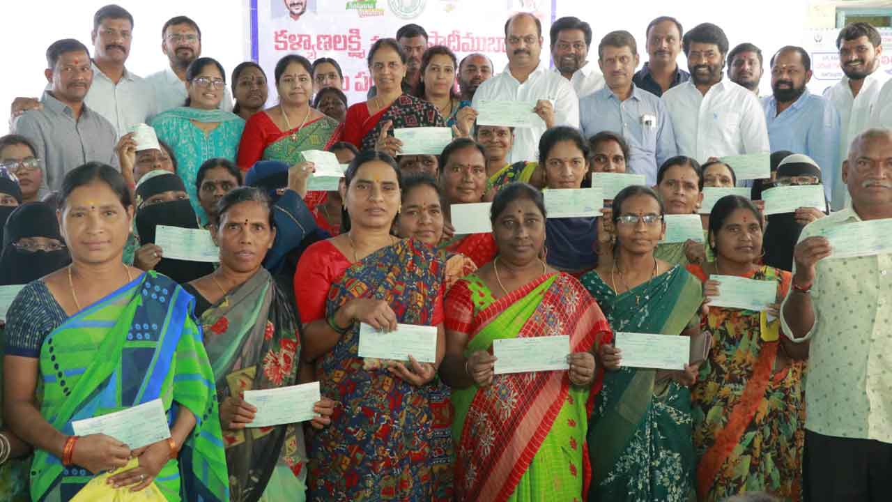 Sabitha | తులం బంగారం ఇచ్చి ప్రభుత్వం మాట నిలబెట్టుకోవాలి : సబితాఇంద్రారెడ్డి