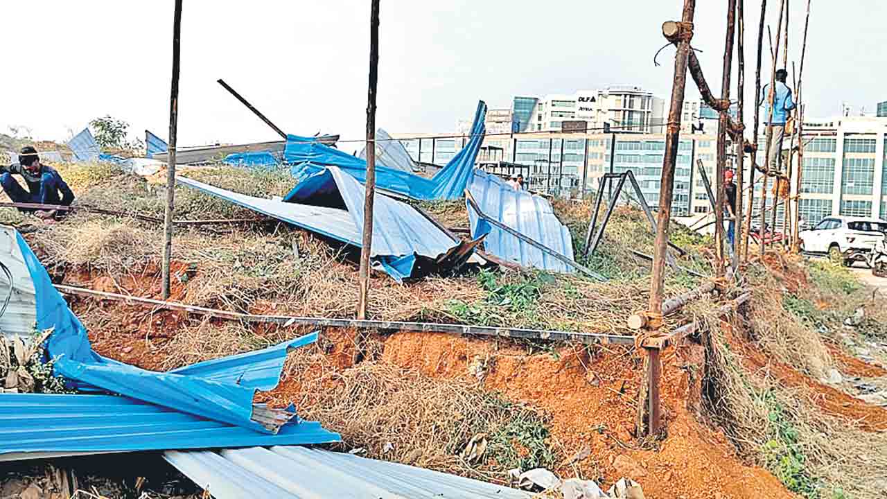 సంధ్య కన్‌స్ట్రక్షన్స్‌ యజమాని శ్రీధర్‌రావుపై కేసు