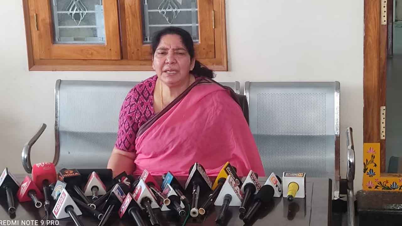 Sathyavathi Rathod | సీఎం రేవంత్ రెడ్డి మీద కేసు పెట్టాలి : ఎమ్మెల్సీ సత్యవతి రాథోడ్