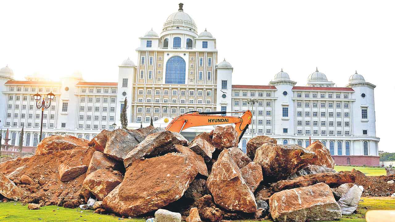 ఇదీ.. నేటి తెలంగాణ.. పాలనాసౌధం.. వికల దృశ్యం