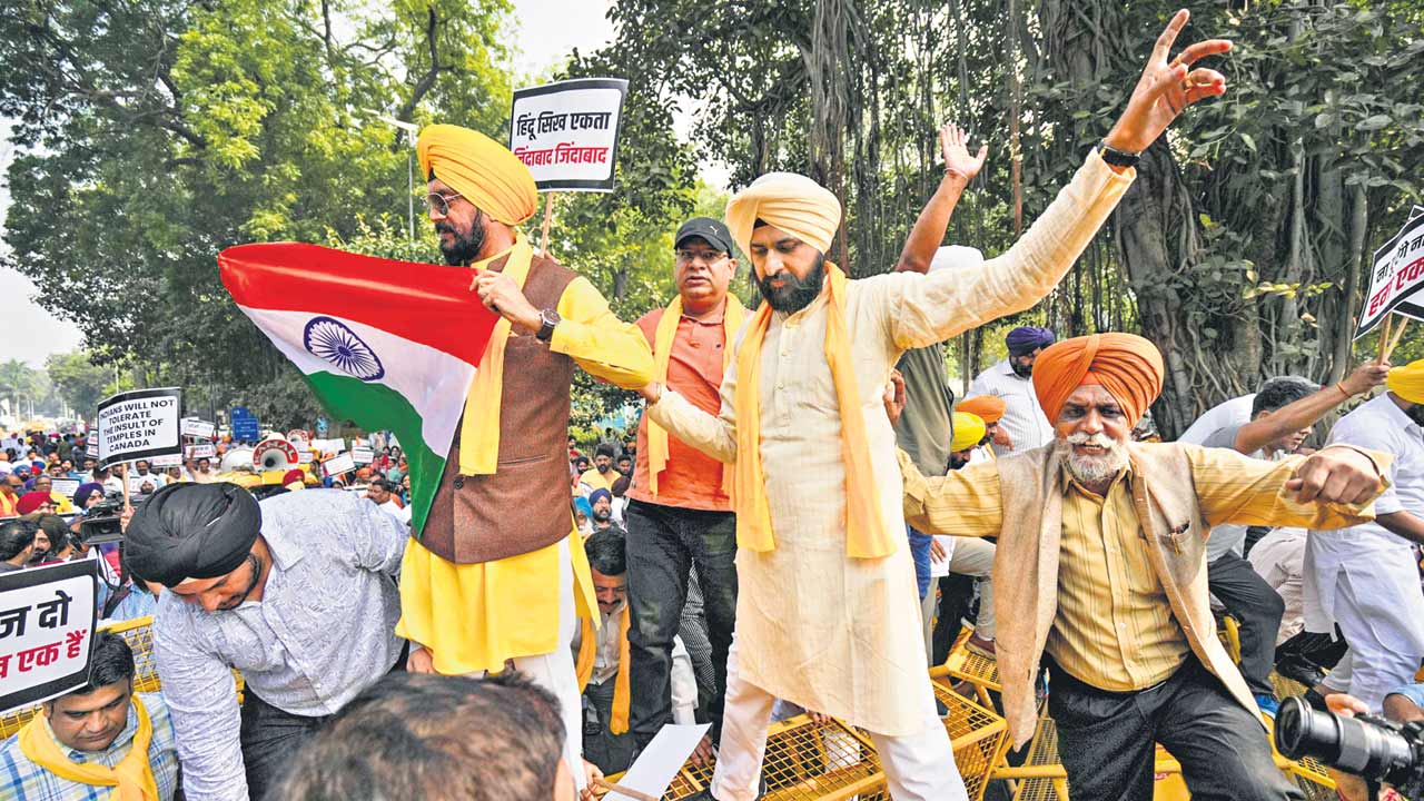 కెనడా హైకమిషన్‌ ఎదుట భారీ నిరసన