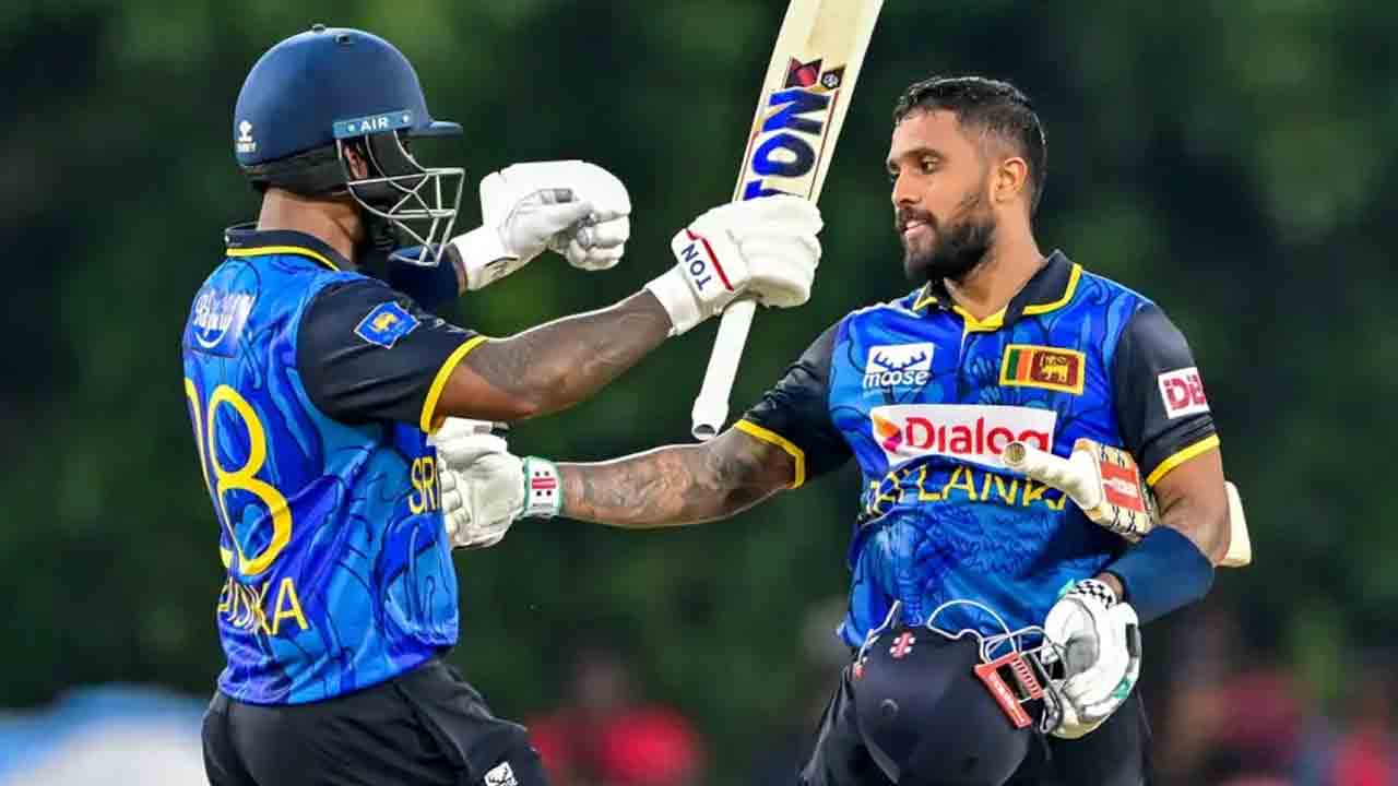 SL vs NZ 1st ODI | సెంచ‌రీల‌తో విజృంభించిన మెండిస్, ఫెర్నాండో.. మూడొంద‌లు కొట్టిన శ్రీ‌లంక‌