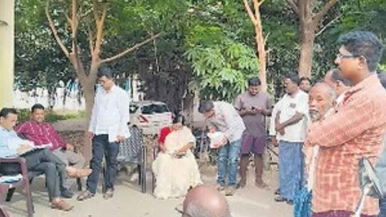 Siricilla | అలా చేస్తేనే సర్వేకు సహకరిస్తాం.. కుటుంబ సర్వేను బహిష్కరించిన గ్రామస్తులు