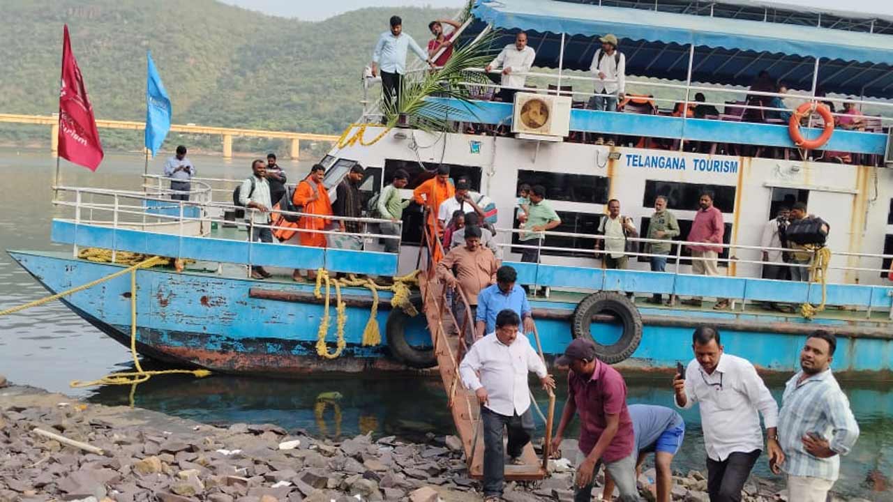 సాగర్‌ టు శ్రీశైలం.. కృష్ణమ్మ ఒడిలో పడవ ప్రయాణం షురూ