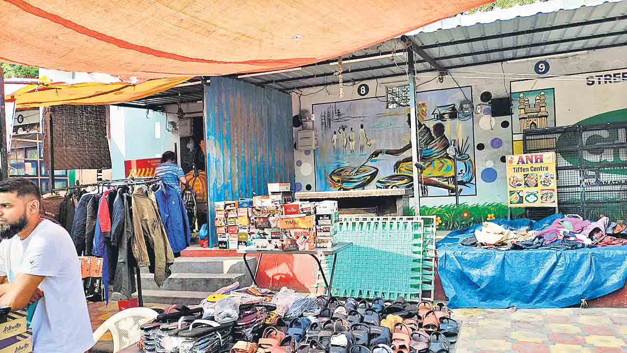 GHMC | వీధి వ్యాపారులకు బల్దియా ధోఖా.. స్ట్రీట్‌ వెండర్‌ జోన్‌లో ఖరీదైన దందా!