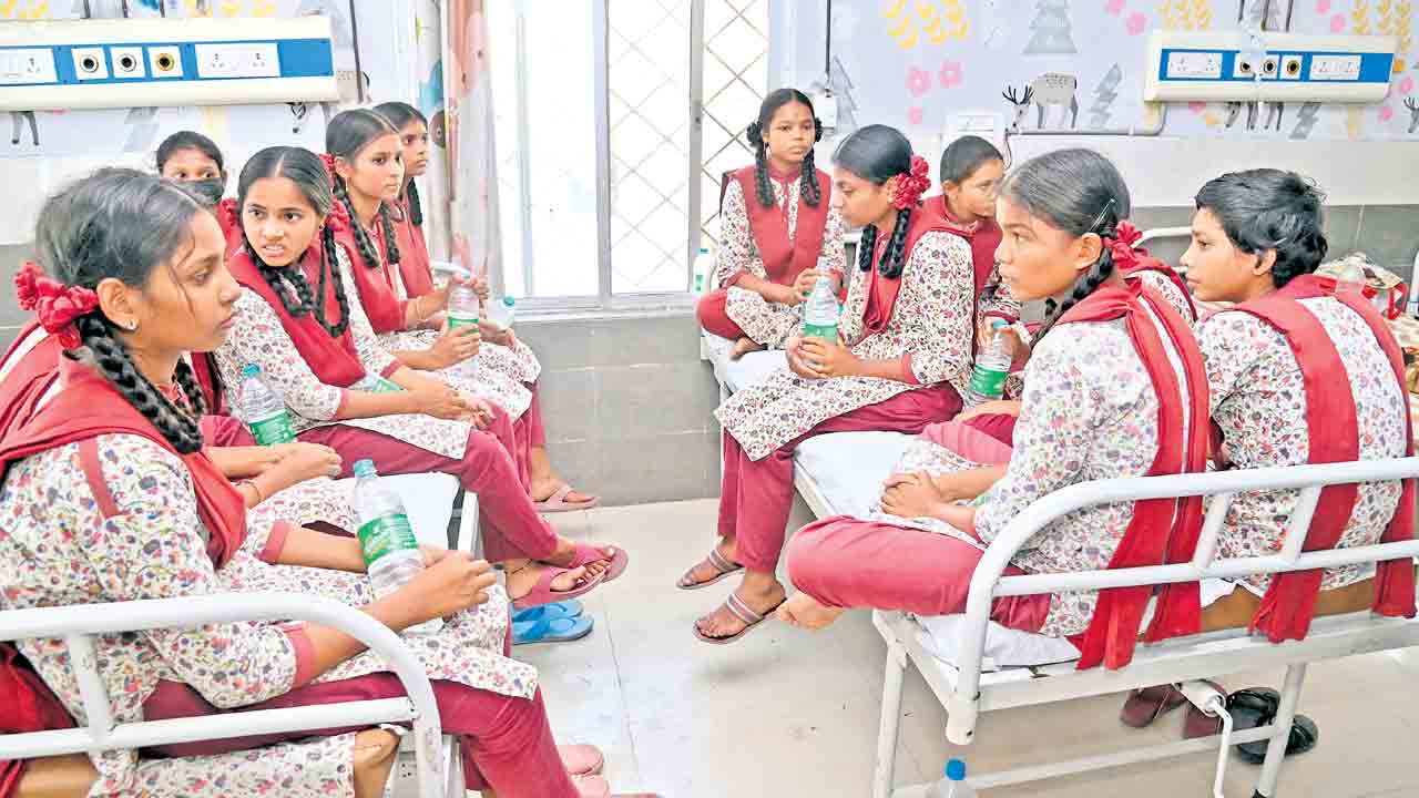 Gurukula Schools | గురుకులంలో మళ్లీ ఫుడ్‌పాయిజన్‌.. ఆందోళనలో తల్లిదండ్రులు