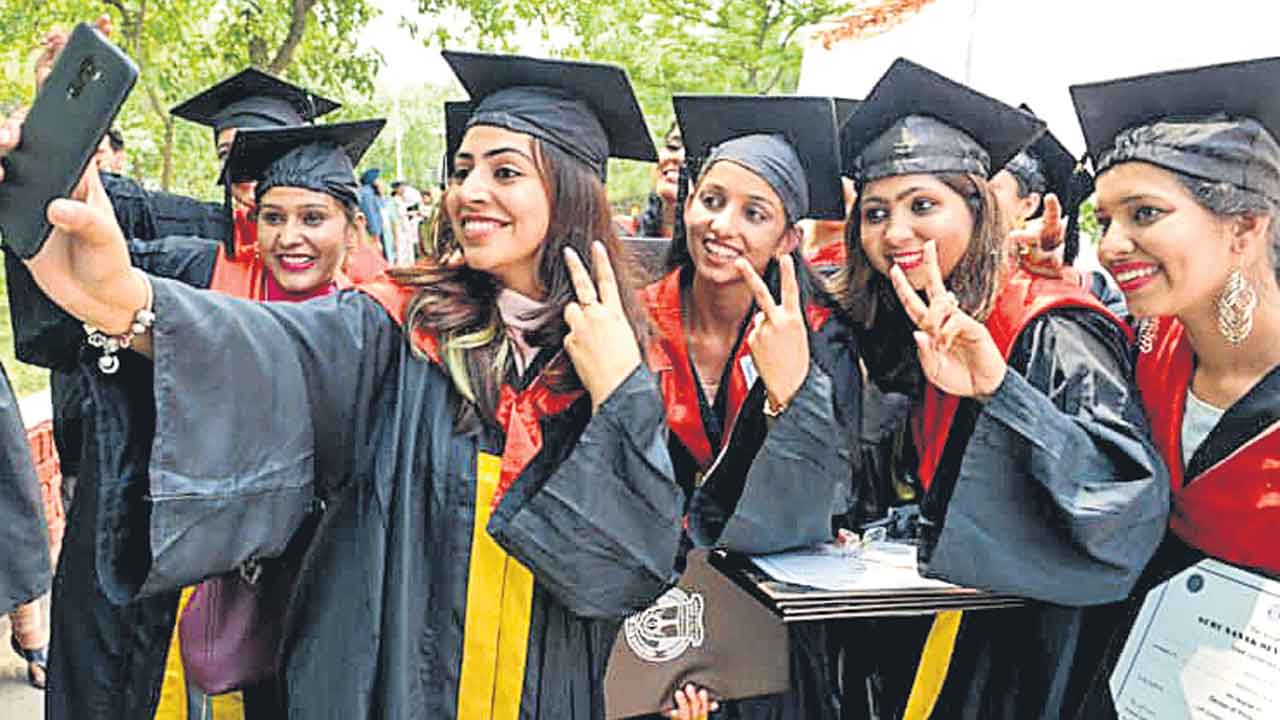 Indian Students | అమెరికా చదువుల సంగతేంటో?.. ట్రంప్ ఎన్నికతో భారతీయ విద్యార్థుల్లో ఆందోళన